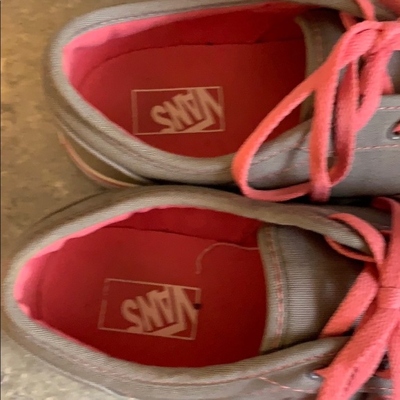 Vans - Picture 3 of 4